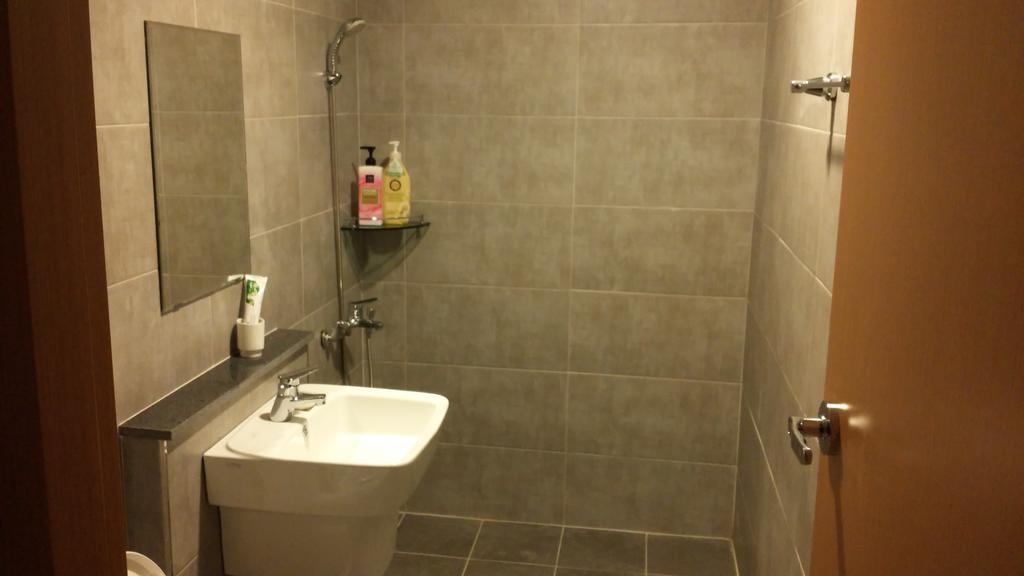 1004 Hostel Guesthouse Yeosu Bagian luar foto