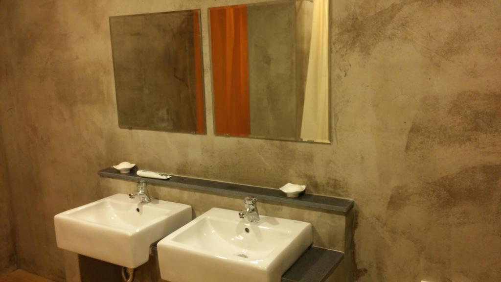 1004 Hostel Guesthouse Yeosu Bagian luar foto
