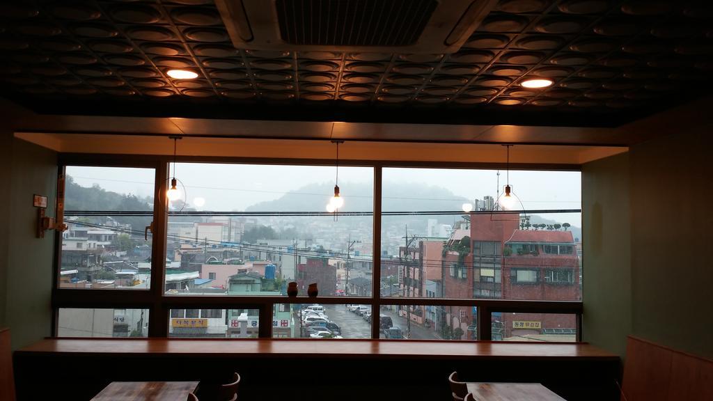 1004 Hostel Guesthouse Yeosu Bagian luar foto
