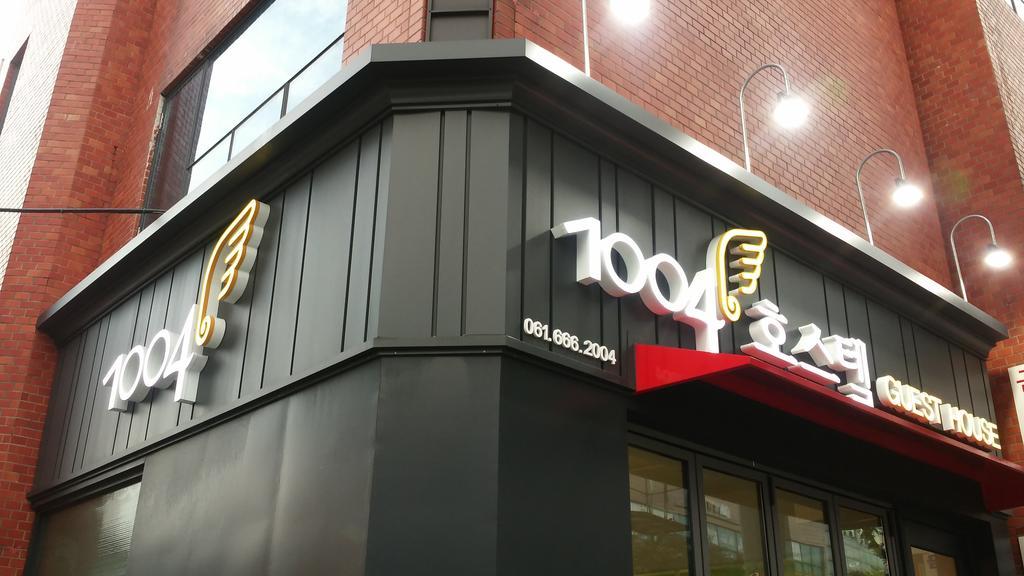 1004 Hostel Guesthouse Yeosu Bagian luar foto