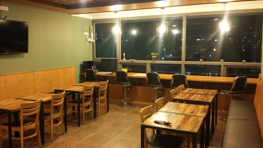 1004 Hostel Guesthouse Yeosu Bagian luar foto