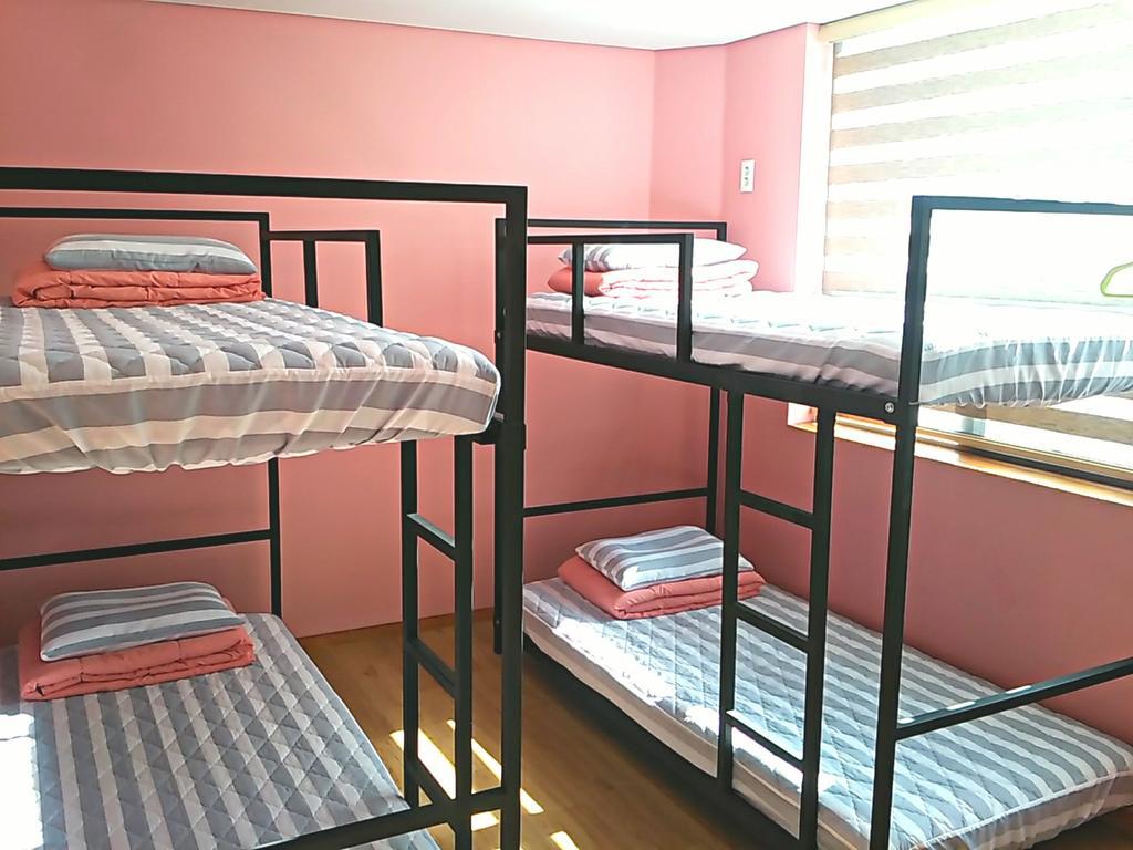 1004 Hostel Guesthouse Yeosu Bagian luar foto