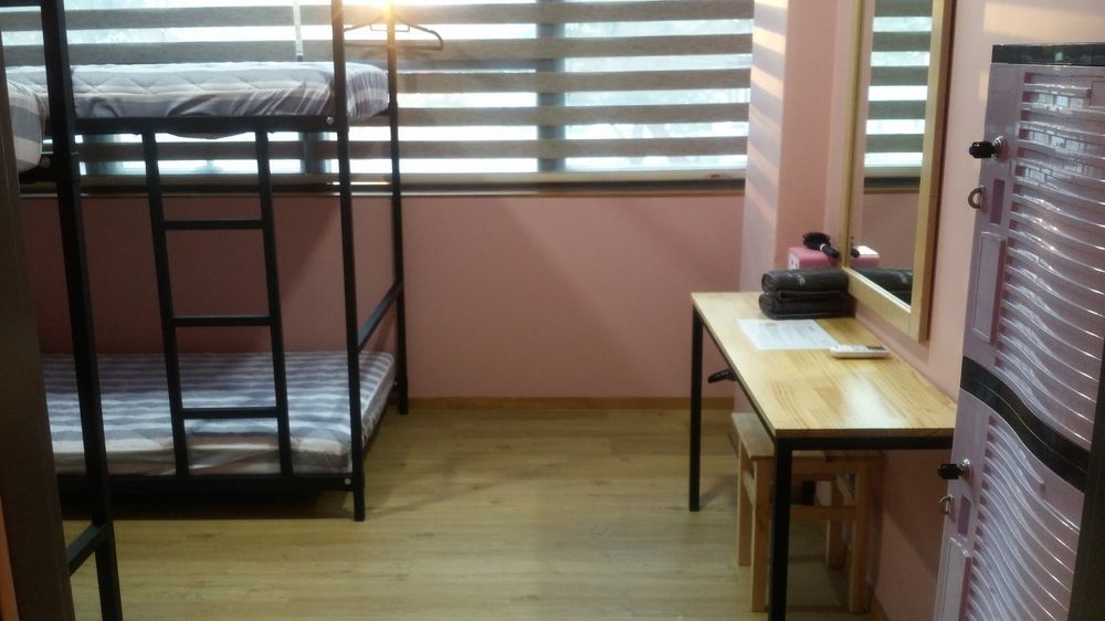1004 Hostel Guesthouse Yeosu Bagian luar foto