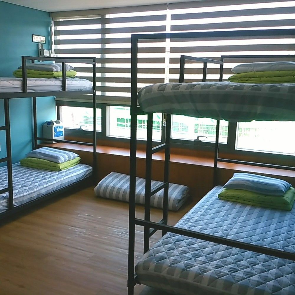 1004 Hostel Guesthouse Yeosu Bagian luar foto